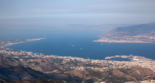 Il Ponte sullo Stretto prende forma: via alle fondamenta del pilone tra cantieri blindati e accese proteste